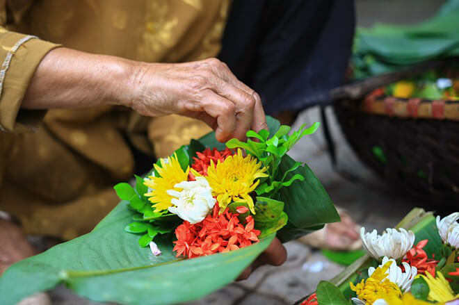 Hoa dâng cúng dường chư Phật