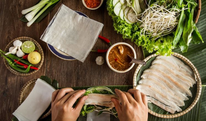 Bánh tráng cuốn thịt heo hai đầu da ngon nức tiếng 