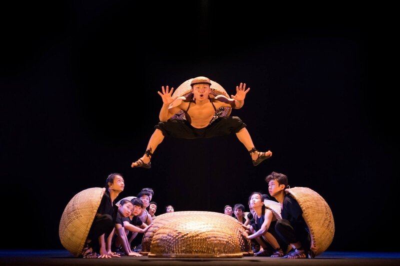 À Ố Show